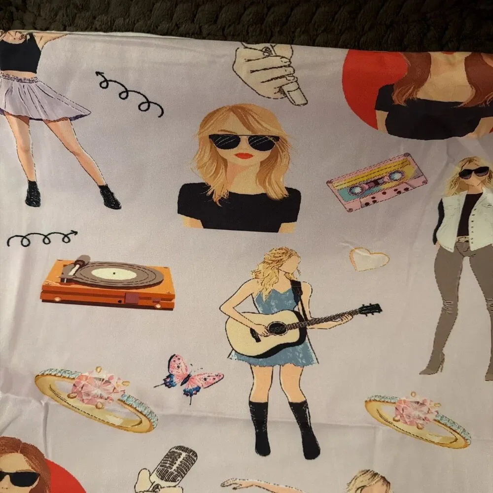Taylor Swift Fan Twin Fitted Sheet w/2 Pillow Shams Set. New Original Packaging!